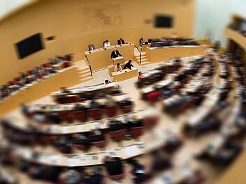 Der bayerische Ministerpr&auml;sident Horst Seehofer (CSU) spricht im Bayerischen Landtag in M&uuml;nchen. Foto: Matthias Balk, dpa