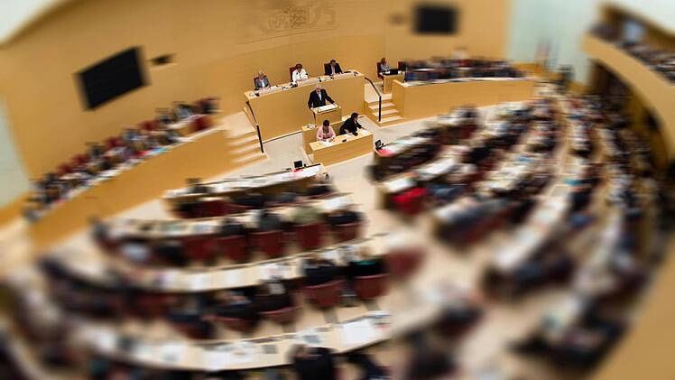 Der bayerische Ministerpr&auml;sident Horst Seehofer (CSU) spricht im Bayerischen Landtag in M&uuml;nchen. Foto: Matthias Balk, dpa