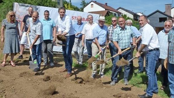 Es geht los. Die Schwarze Leite bei Kipfendorf wird als Baugebiet erschlossen. Foto: Rainer Lutz
