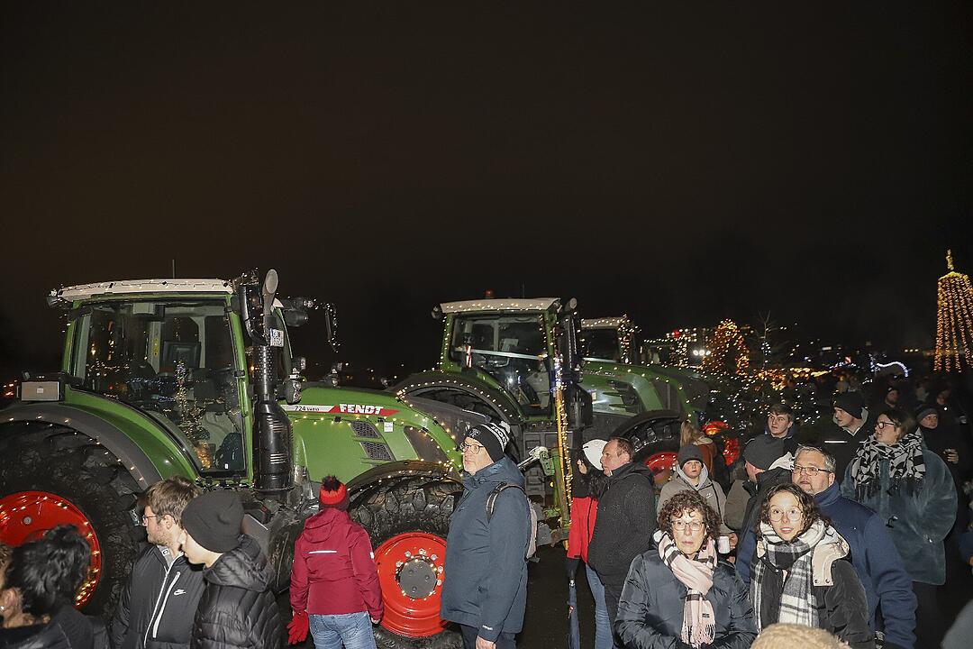 In Kulmbach durfte die beliebte Lichterfahrt der Traktoren stattfinden.