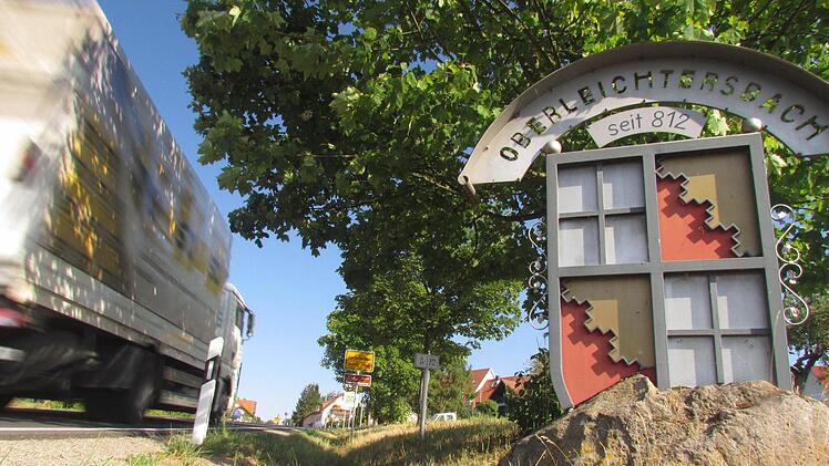 Die Oberleichtersbacher leiden darunter, dass der Lkw-Verkehr ständig zunimmt. Foto: Michael Mahr