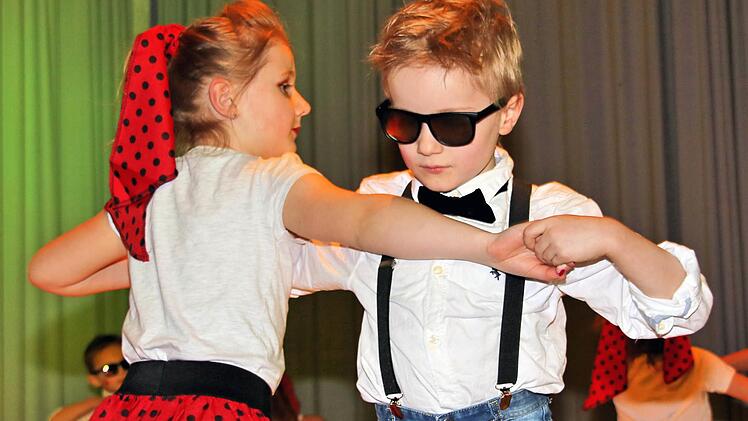 Rock'n'Roll tanzten die Bambinis ganz stilecht und bekamen dafür viel Beifall. Foto: Dieter Britz