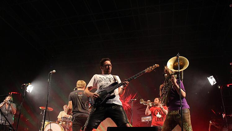 Blasmusik mit Groove und Einfallsreichtum: LaBrassBanda im Staatsbad. Foto: Sebastian Schmitt