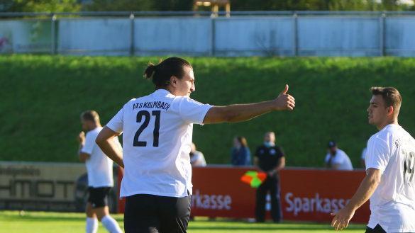 Izzet Nacak freut sich mit Nino Müller über sein Tor. Foto: Monika Limmer