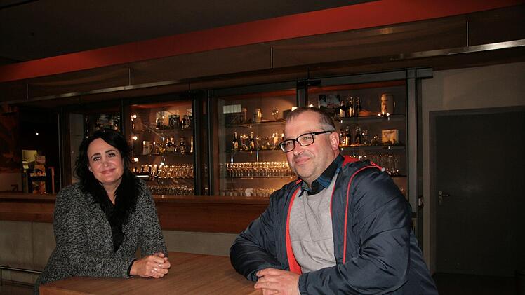 Manuela Weigand aus Tann (Rhön) und Uwe Sauermilch aus Geismar haben das Brauereimuseum besichtigt  und sind begeistert. Sie wollen wiederkommen - sogar einen Ausflug mit ihren Vereinen hierher unternehmen. Foto: Jürgen Gärtner