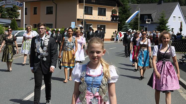 Impressionen vom Schützenumzug in Wallenfels. Foto: Michael Wunder