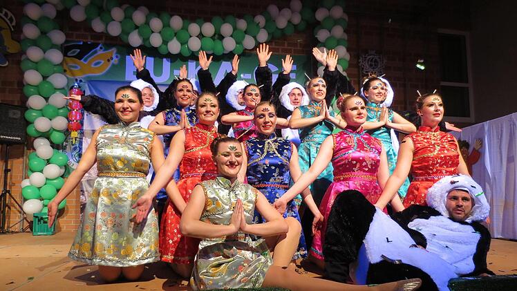 Farbenfroher Höhepunkt des Abends: Die Showtanzgruppe der EU-KA-GE Doris Bauer