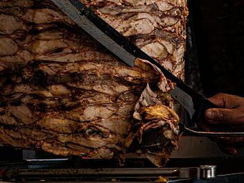 Imbiss erh&ouml;ht D&ouml;nerpreis auf 10 Euro - Kunden teils fassungslos