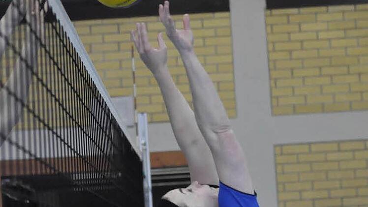 Trickreich am Netz: die Wollbacherin Julia Heuler. Foto: Anja Schmitt