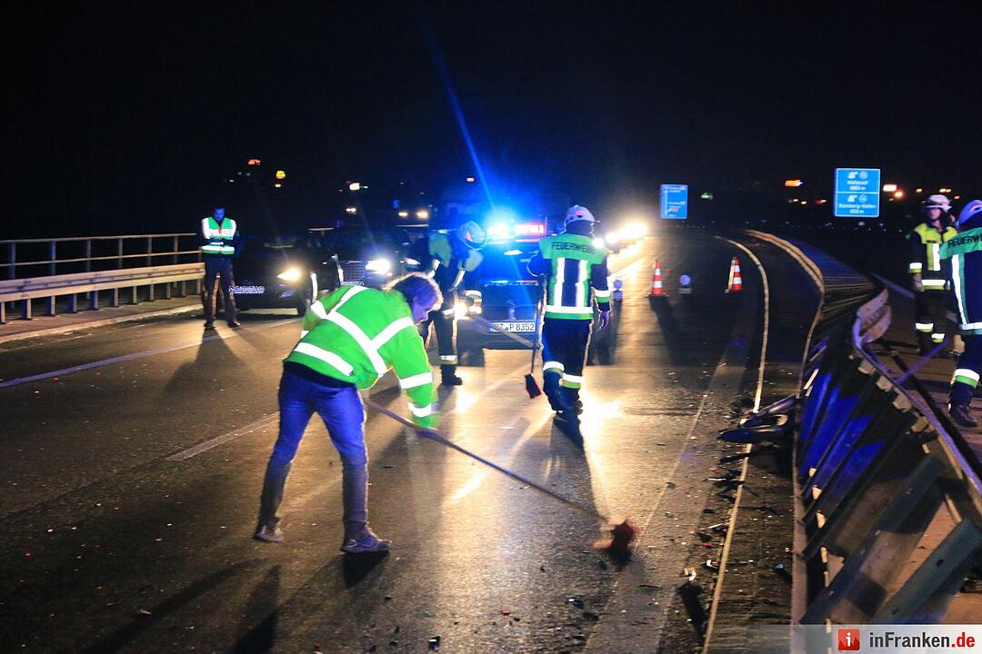 Autos kollidieren auf der A70 bei Hallstadt