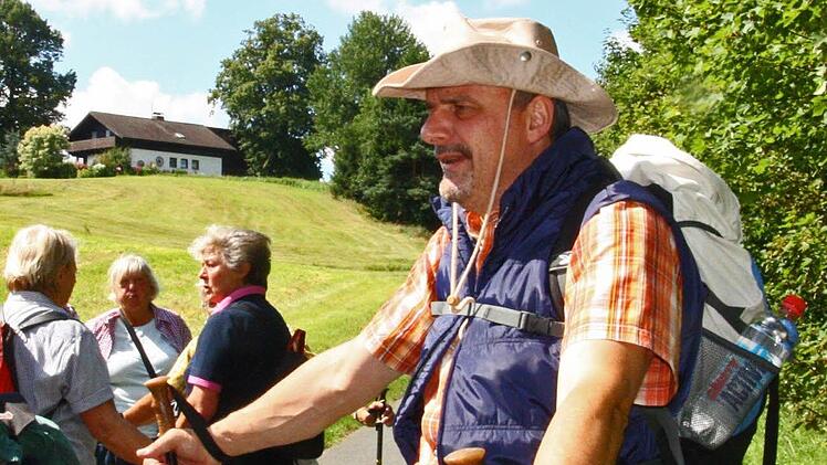 Willi Rucker führt die Wanderung rund um Kupferberg. Foto: Archiv/Katrin Geyer