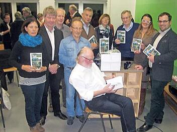 Der Heimatverein Reicher Ebrachgrund hat einen neuen, 302 Seiten dicken Heimatboten vorgestellt. Foto: Manfred Welker