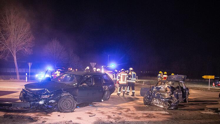 Unfall auf ERH18 bei Hermersdorf: Autofahrer übersieht "Oldtimer" beim Abbiegen
