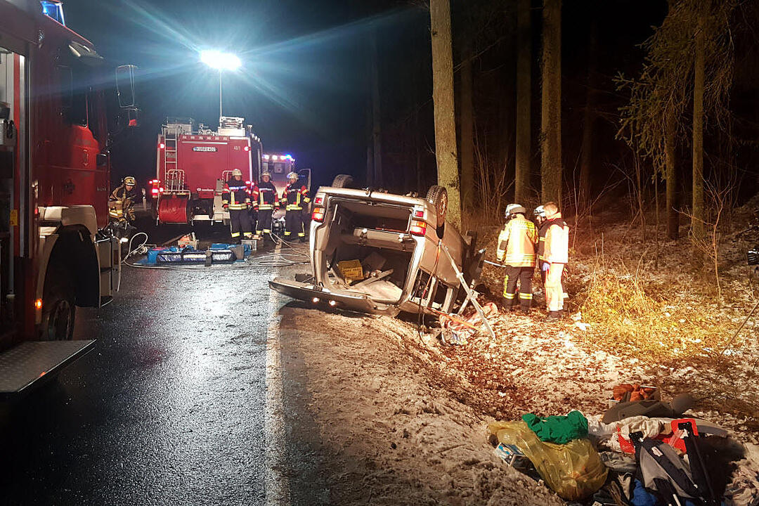 Pkw überschlägt sich bei Forchheim - Beifahrerin stirbt
