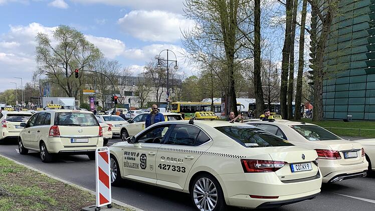 Michael Hölleins Taxi beim Aktionstag in Berlin.privat