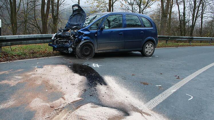 Unfall auf der Auffahrt zur B 289 beim Kauernburger Schlößla. Foto: Jürgen Gärtner