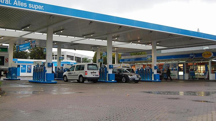 An dieser Tankstelle in der Bamberger Straße in Coburg hatte die 31-jährige Frau noch schnell getankt, ehe die Fahrt begann, die dann so schrecklich endete.