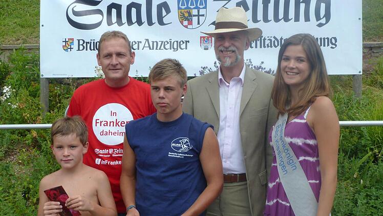 Die Sieger des Arschbomben-Contest Kinder und Jugendliche wurden von der Quellenkönigin und OB Blankenburg gekürt.