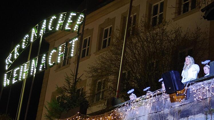 Das Christkind eröffnete in Kronach den Weihnachtsmarkt. Foto: Marco Meißner