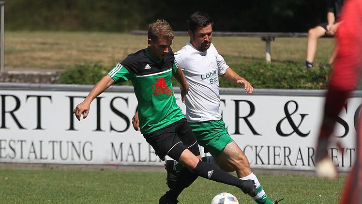 Der SV Wolfers-/Neuengrün will mit Florian Schuberth (grünes Trikot) mit einem Auswärtssieg in Marktgraitz in die Restrückrunde starten. Frank Fugmann muss mit Friesen II beim TSV Weißenbrunn ran.  Foto: Lisa Hümmer