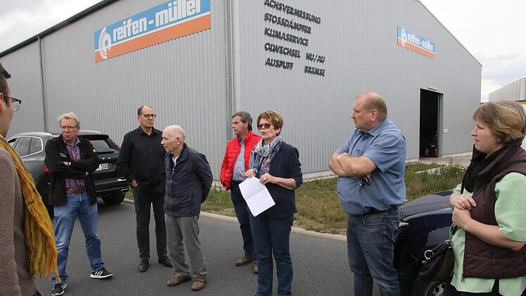 In der Prof.-Bagge-Straße in Neustadt prüfte das Gremium die Einrichtung eines Pendlerparkplatzes.  Foto: Michael Stelzner