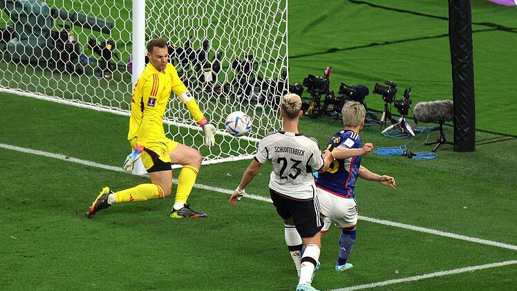 Japans Takuma Asano entwischt Nico Schlotterbeck und trifft gegen Manuel Neuer. Die Szene und ihr mediales Echo verfolgte den deutschen Abwehrspieler noch lange.