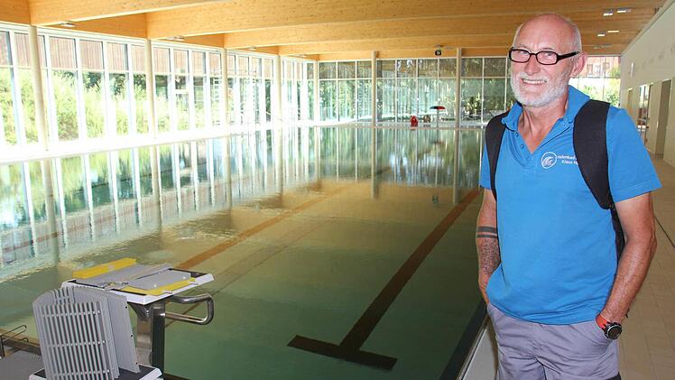 Klaus Hanke, der Leiter des Schwimmbad.-Teams.