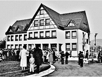 Bereits in der Freiwilligkeitsphase kam die Einheitsgemeinde Stockheim mit sechs Ortsteilen am 1. Januar 1975 zustande. Dieser Entschluss wurde mit einem hohen Zuschuss für den Rathausneubau honoriert. Die Einweihung erfolgte bereits 1979.  Foto: Gerd Fleischmann