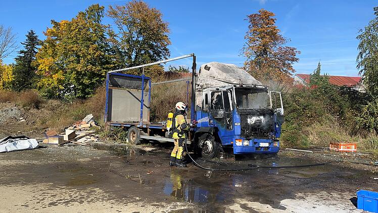 Flex-Arbeiten lösen Lkw-Brand im Kreis Kulmbach aus