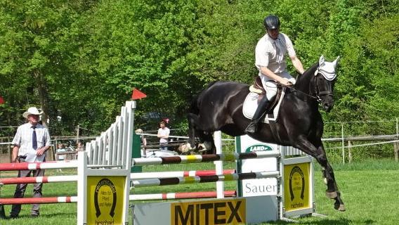 Auf dem zweiten Platz landete im A-Springen der Bamberger Reitlehrer Lutz Neumann. Foto: privat