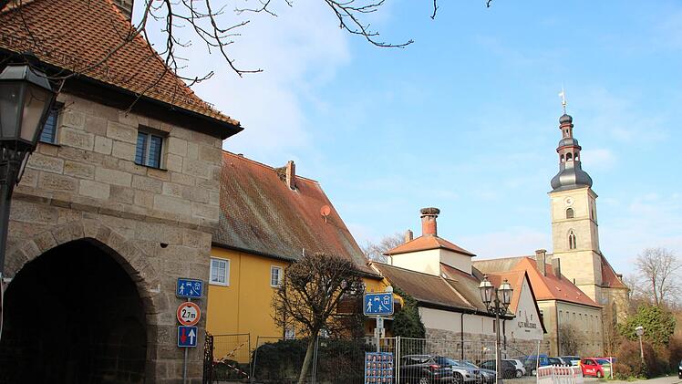 Der Abriss des hier stehenden Hauses macht den Weg frei für die Neugestaltung der Steinwegstraße.  Foto: Andreas Dorsch