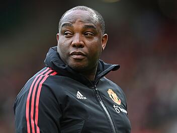 Der fr&uuml;here s&uuml;dafrikanische Nationalspieler Benni McCarthy, hier als Assistenztrainer von Manchester United zu sehen, war Teil einer kuriosen TV-Schalte nach dem WM-Er&ouml;ffnungsspiel.