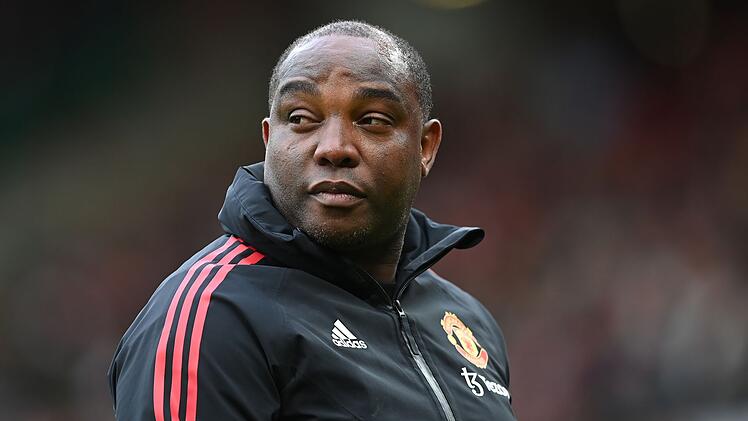 Der fr&uuml;here s&uuml;dafrikanische Nationalspieler Benni McCarthy, hier als Assistenztrainer von Manchester United zu sehen, war Teil einer kuriosen TV-Schalte nach dem WM-Er&ouml;ffnungsspiel.
