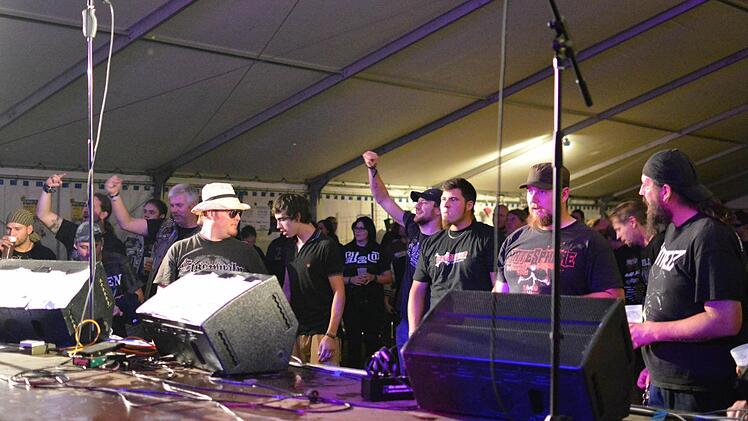 Die Fans feierten beim Bonebreaker-Festival.