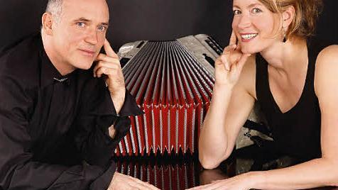 Bettina Born (Akkordeon) und Wolfram Born (Piano) weihen in die Geheimnisse der Tangomusik ein. Foto: privat