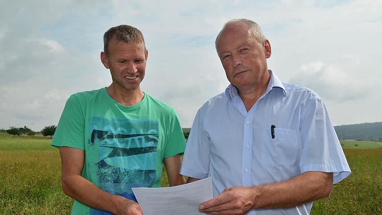 Dieter Wolf (rechts) ist der neue Vorsitzende des TSV, Frank Schlereth schon ein alter Hase, wenn es um die Organisation der Wöllbicher Kirmes geht. Foto: Kathrin Kupka-Hahn