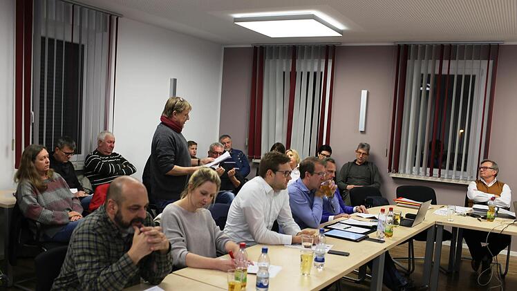 Tom Hrubesch trägt die Petition vor   . Foto: Franz Galster