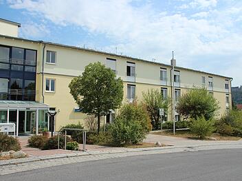 Das Seniorenzentrum "Am Schießstand" nennt sich inzwischen "Seniorenzentrum Bertelsdorfer Höhe" und wird von einer Regiomed-Tochtergesellschaft betrieben. Foto: CT-Archiv
