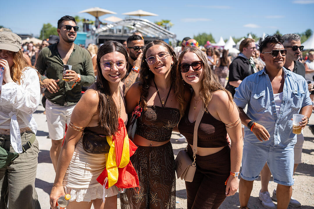 Mit vielen internationalen und nationalen Live-Acts.