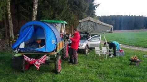 hr Zelt schlugen die beiden auf der Pritsche auf.  Foto: privat