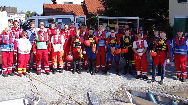 Der gesamte Wasserrettungszug Unterfranken.