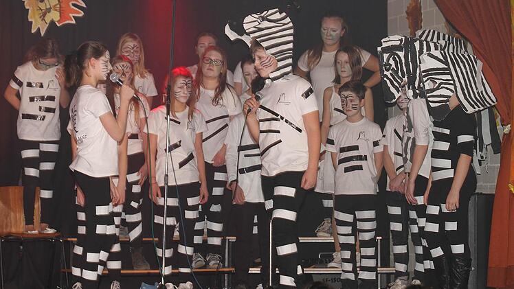 Ebenso begeisterten die Zebras in ihren Streifenkostümen. Foto: Geiling