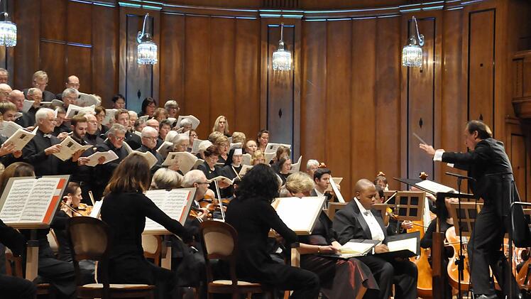 Konzert von Kantorei und Jugendchor sowie Meininger Hofkapelle mit Solisten im Regentenbau. Foto: Peter Klopf