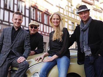 "Les quatre baguettes" gastieren am 11. M&auml;rz in der Hemhofener Mehrfachsporthalle. Foto: p/Verein Spielraum Kultur