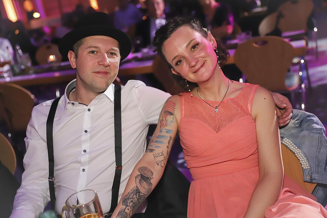 Es wurde in das Jahr 2025 gefeiert.