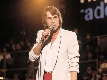 Auch Roland Kaiser war in der "ZDF-Hitparade" regelm&auml;&szlig;ig zu Gast. "Terra X History" begibt sich auf eine musikalische Zeitreise durch die deutsch-deutsche Schlagergeschichte.