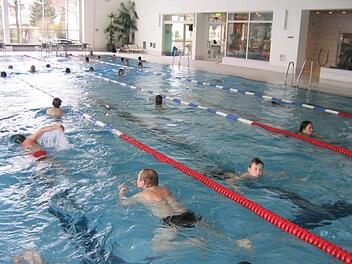 Jedes Jahr eine beliebte Veranstaltung für Schwimmbegeisterte: das 24-Stunden-Schwimmen im Kulmbacher Hallenbad. Foto: Archiv/Sonja Adam
