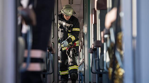 Übung zur Rettung nach Zugunglück