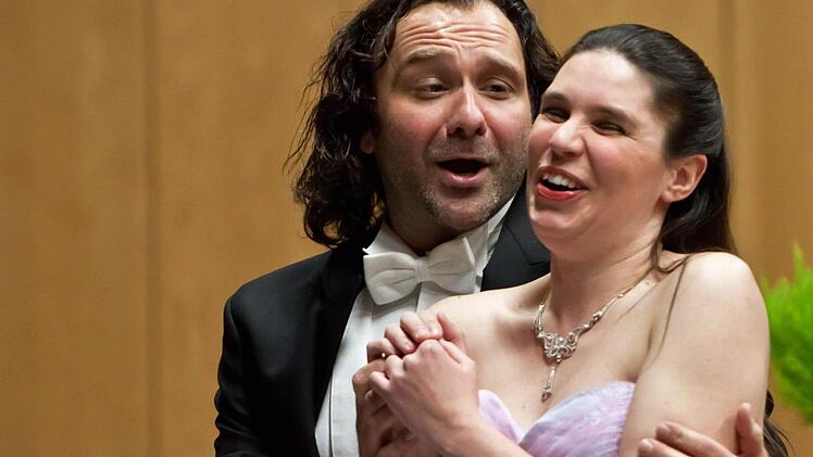 Impressionen vom Neujahrskonzert des "Musizierkreises Neustadt": Andrea Chudak und Fabian Martino.Foto: Jochen Berger