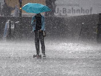 Wetter in Franken: Starkregen und Hagel am Freitag